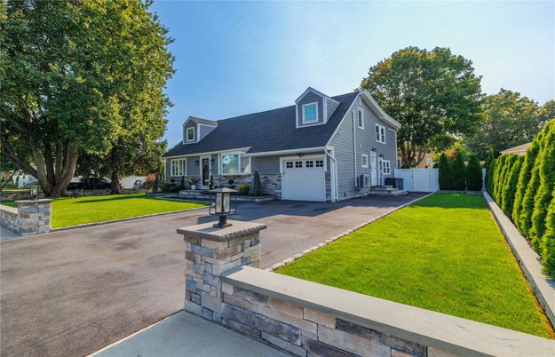 Attached, Exterior, Facade, Cape Cod