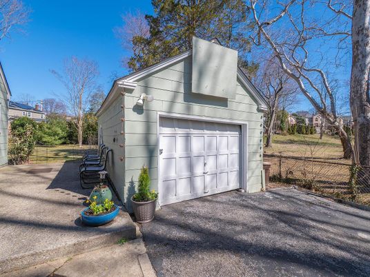 Detached Garage, Exterior