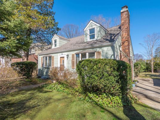 Exterior, Facade, Cape Cod