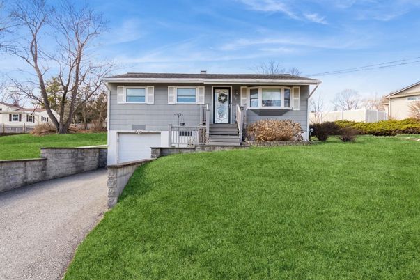 Attached, Exterior, Facade, Raised Ranch