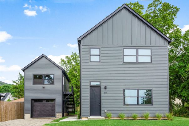 Attached, Exterior, Facade, Farmhouse