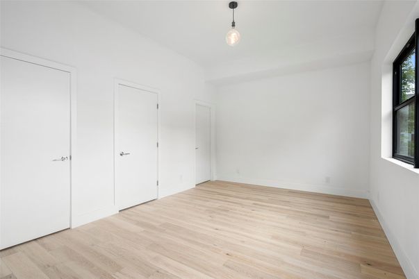 Empty room, Interior, Pendant Lights, Wood Texture Flooring