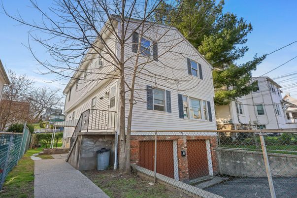 Exterior, Facade, Brick Facade, Rowhouse