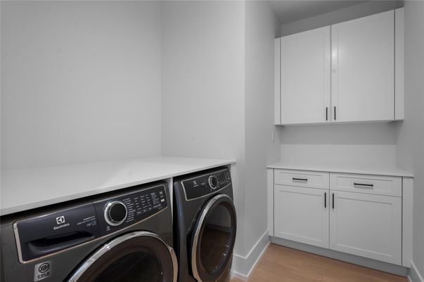 Interior, Washer, Wood Texture Flooring