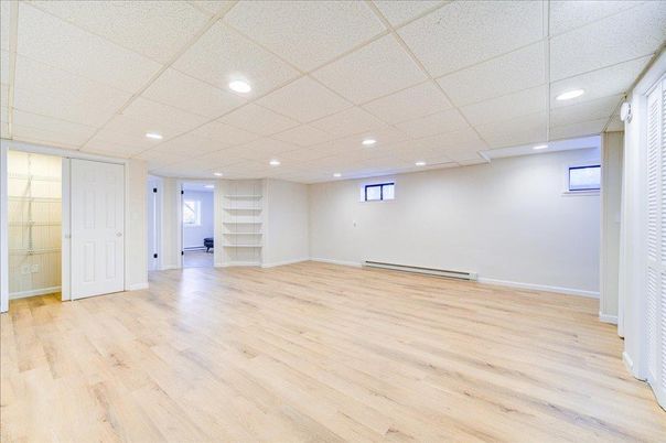 Empty room, Interior, Recessed Lighting, Wood Texture Flooring