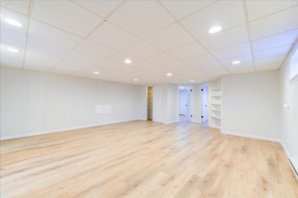 Empty room, Interior, Recessed Lighting, Wood Texture Flooring