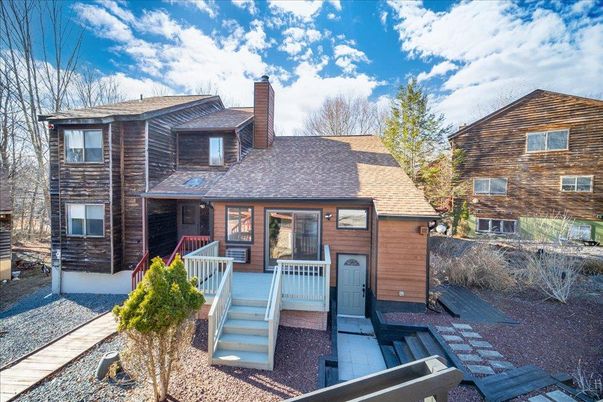 Exterior, Facade, Log Home