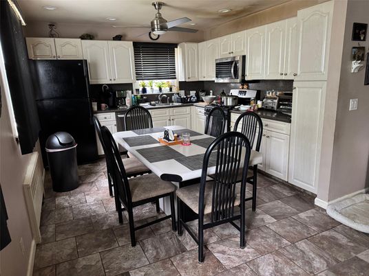 Dining room, Interior, Kitchen, Recessed Lighting