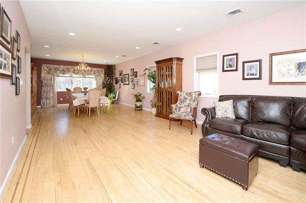 Chandelier, Dining room, Interior, Living room, Recessed Lighting, Wood Texture Flooring