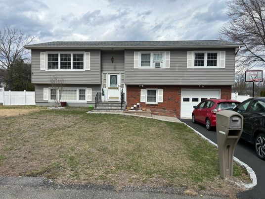 Attached, Exterior, Facade, Brick Facade, Raised Ranch