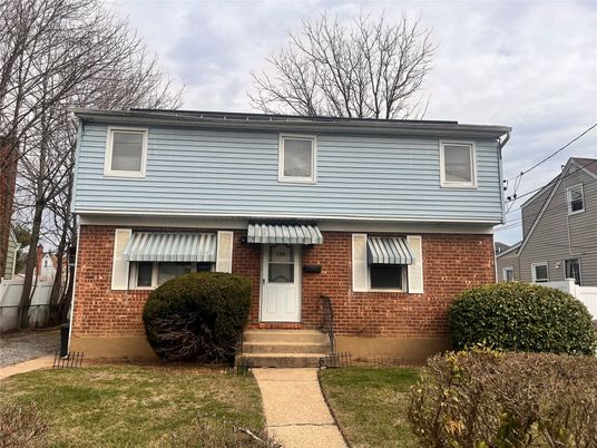 Exterior, Facade, Brick Facade, Split Level