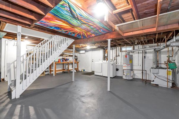 Interior, Washer, Wooden Beams