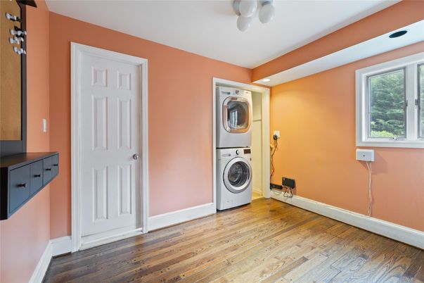 Interior, Utility Closets, Washer, Wood Texture Flooring