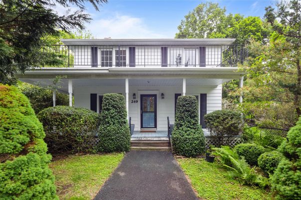 Exterior, Facade, American Foursquare