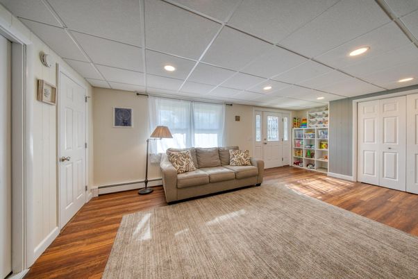 Interior, Living room, Recessed Lighting, Wood Texture Flooring