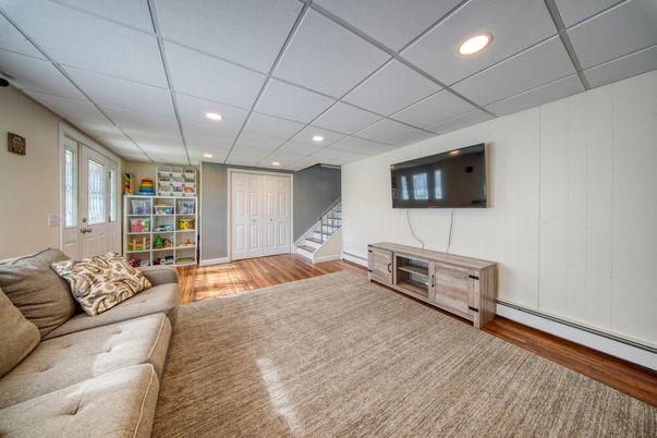 Interior, Living room, Recessed Lighting, Wood Texture Flooring