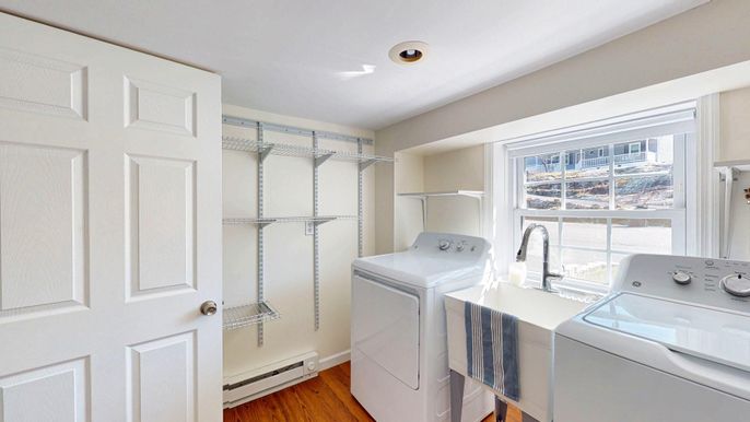 Interior, Recessed Lighting, Washer, Wood Texture Flooring