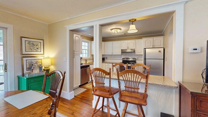 Dining room, Interior, Kitchen, Stainless Steel Appliances, Wood Texture Flooring