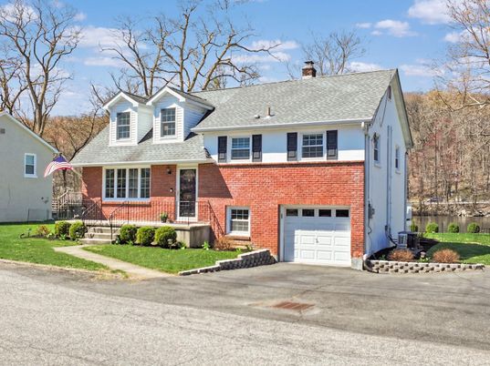 Attached, Exterior, Facade, Brick Facade, Split Level