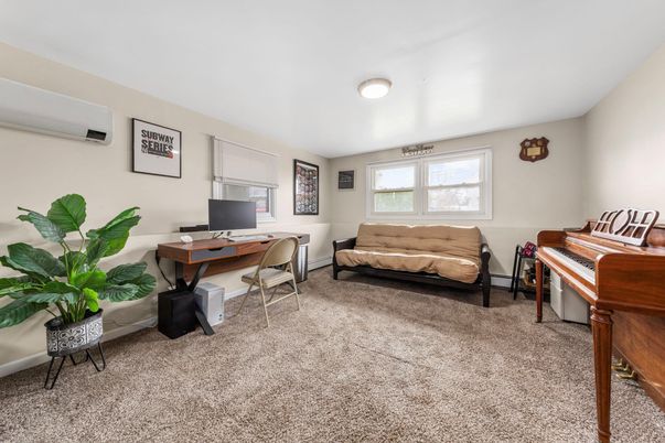 Home Office, Interior