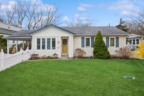 Backyard, Exterior, Facade, Ranch
