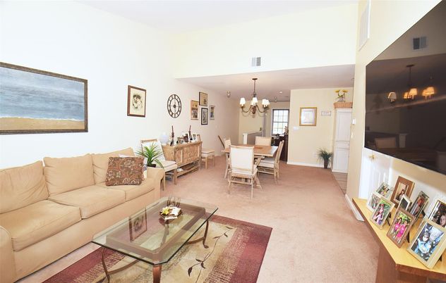 Chandelier, Dining room, Interior, Living room
