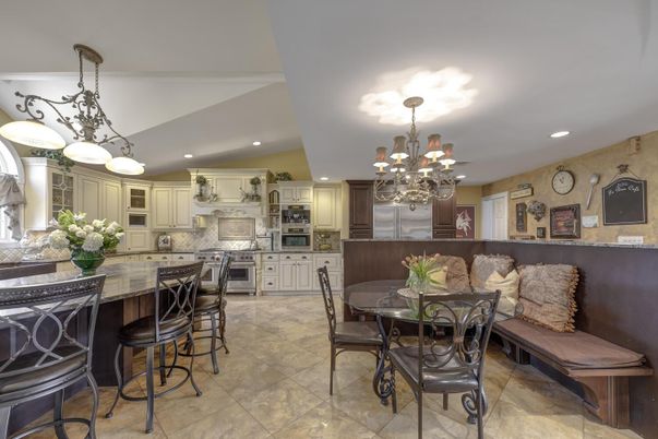 Chandelier, Dining room, Interior, Kitchen, Pendant Lights, Recessed Lighting, Stainless Steel Appliances