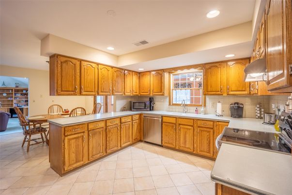 Dining room, Interior, Kitchen, Recessed Lighting, Stainless Steel Appliances