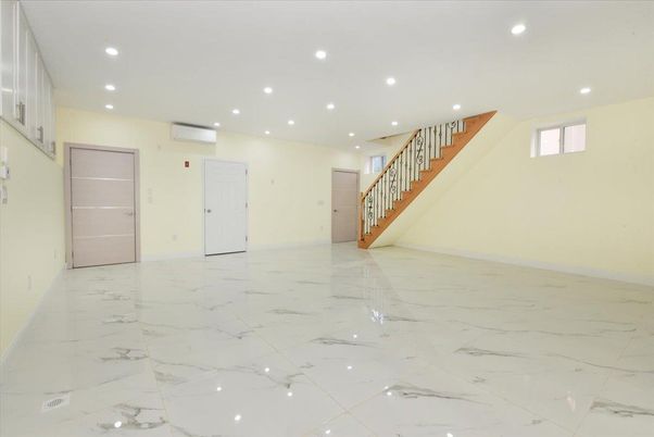 Empty room, Interior, Marble, Recessed Lighting