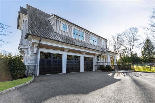 Attached, Exterior, Facade, Cape Cod