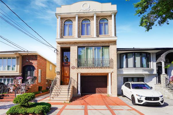 Attached, Exterior, Facade, Brick Facade, Rowhouse