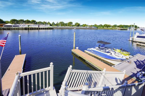 Exterior, Lake