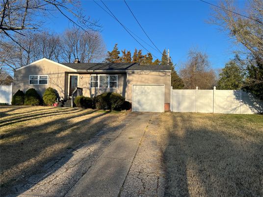 Attached, Exterior, Facade, Ranch