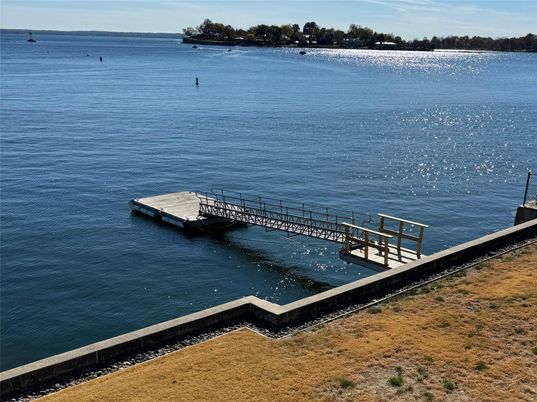 Exterior, Lake