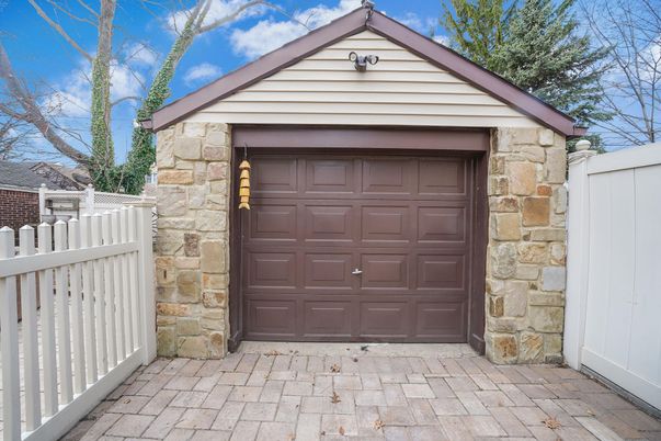 Detached Garage, Exterior
