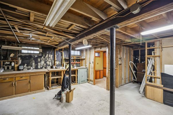 Interior, Washer, Wooden Beams