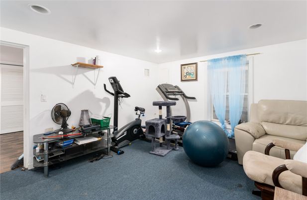 Fitness Equipment, Interior, Recessed Lighting, Wood Texture Flooring
