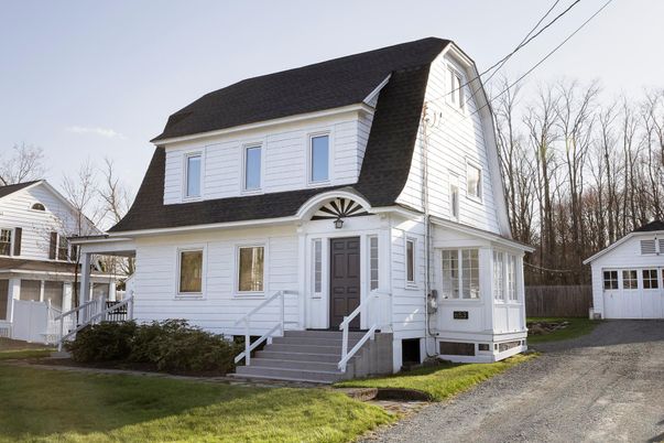 Exterior, Facade, Queen Anne Victorian