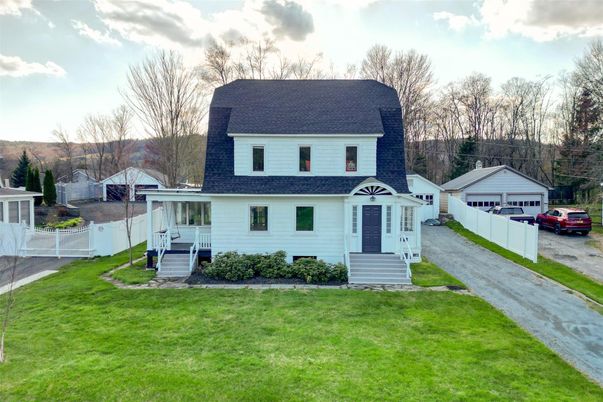 Exterior, Facade, Cape Cod