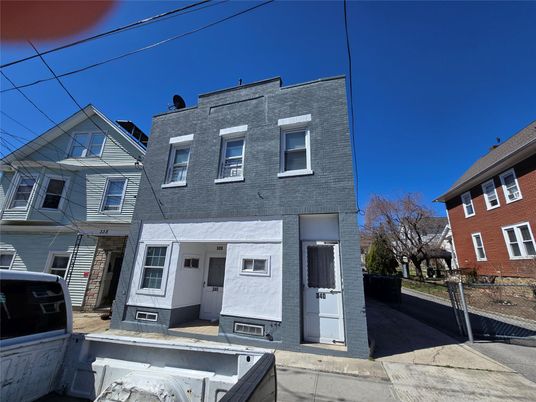 Exterior, Facade, Rowhouse