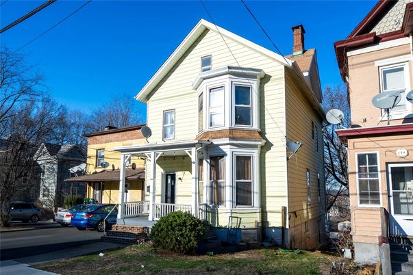 Exterior, Facade, Queen Anne Victorian