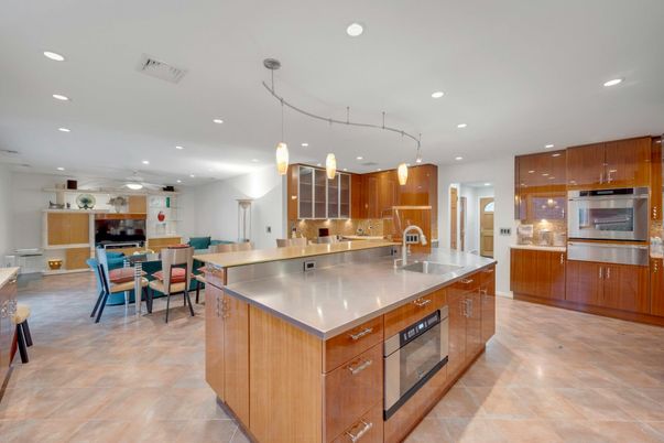 Dining room, Interior, Kitchen, Living room, Pendant Lights, Recessed Lighting, Stainless Steel Appliances