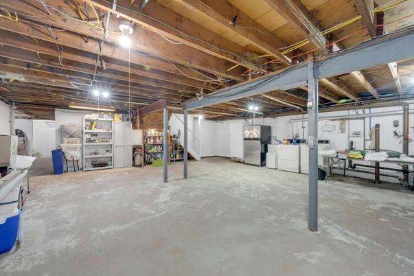 Interior, Washer, Wooden Beams