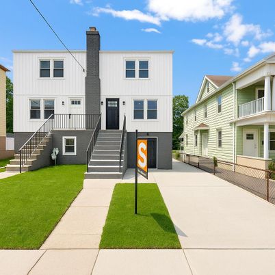 Exterior, Facade, Rowhouse