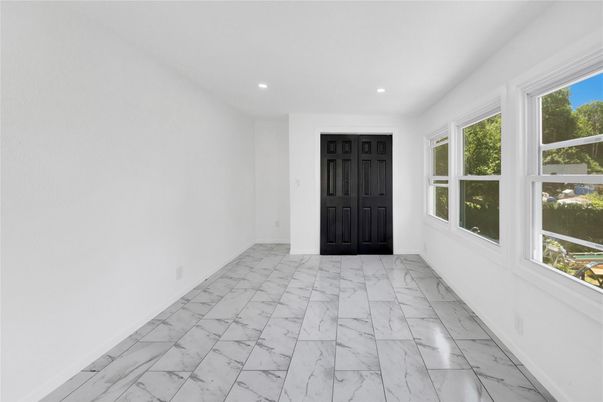 Empty room, Interior, Marble, Recessed Lighting