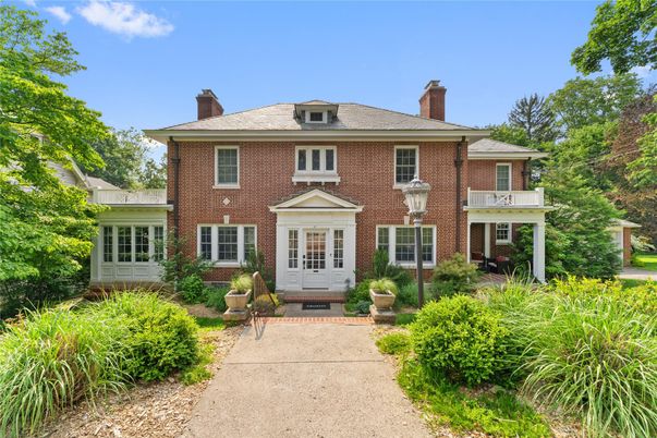 Exterior, Facade, Brick Facade, Georgian