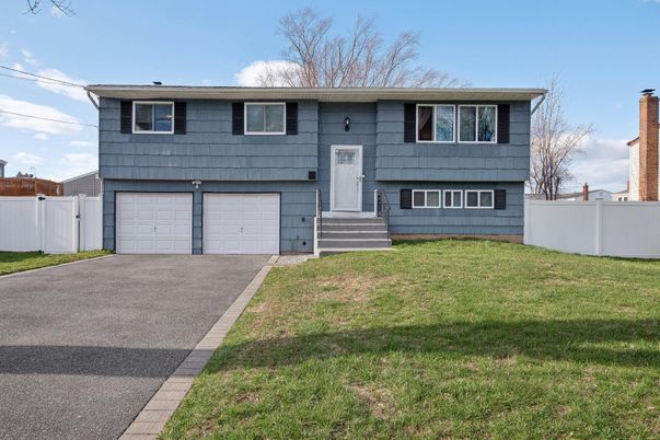 Attached, Exterior, Facade, Raised Ranch