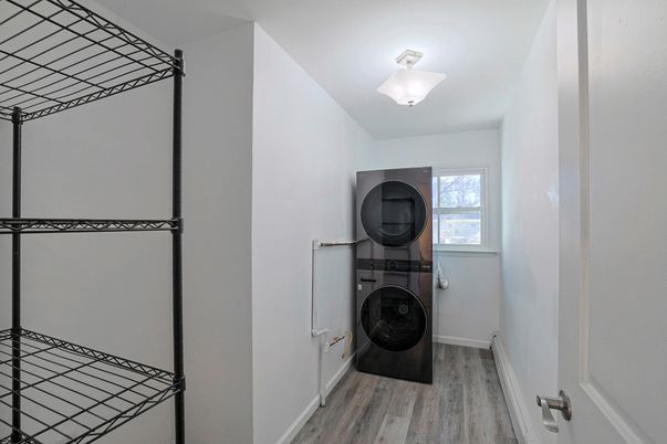 Interior, Utility Closets, Washer, Wood Texture Flooring