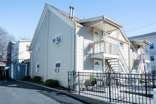 Exterior, Facade, Queen Anne Victorian