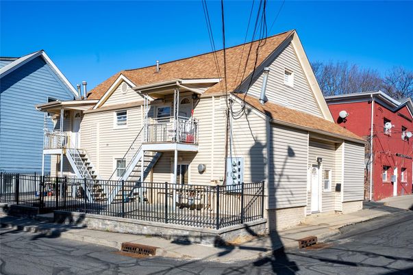 Exterior, Facade, Queen Anne Victorian